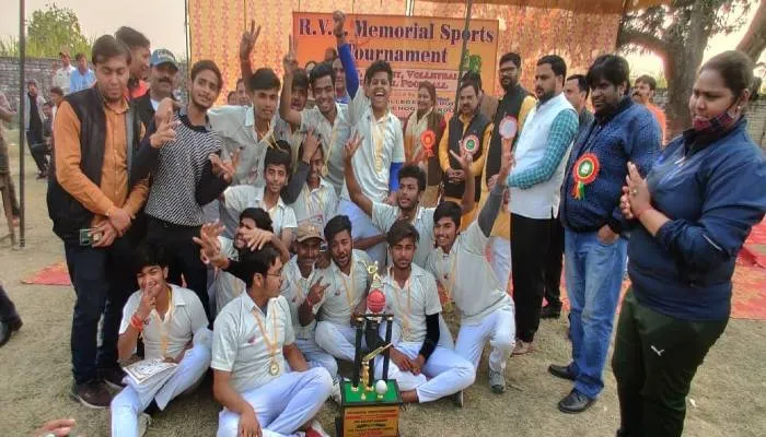 हरदोई: अर्चिता इंटरनेशनल स्कूल को पराजित कर बाल विद्या भवन ने टूर्नामेंट पर किया कब्जा