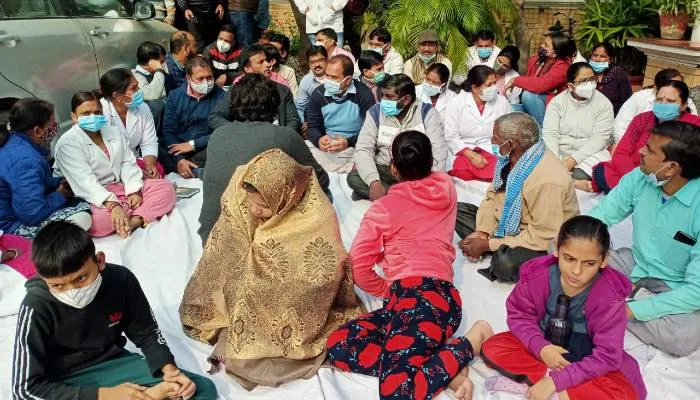 लखनऊ: कर्मचारियों के कार्य बहिष्‍कार से लोहिया संस्‍थान में टले ऑपरेशन, जांचें भी ठप