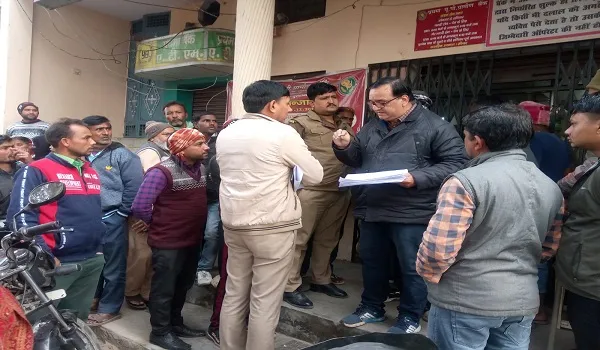 मुरादाबाद : बैंक मैनेजर, कैशियर व बीसी ने ग्रामीणों को लगाया 30 लाख का चूना