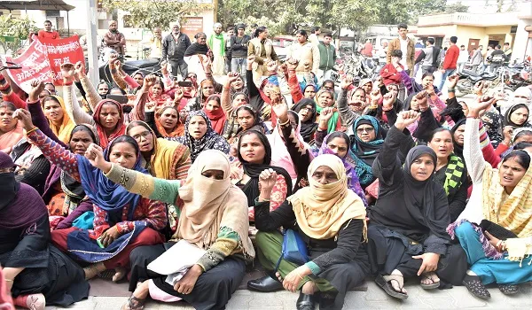 संभल : ‘यशोदा मां की है यह पुकार, चुनाव में दबाएंगी नोटा इस बार’