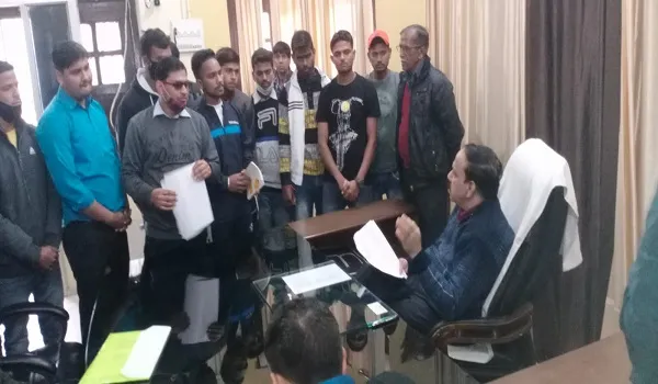 मुरादाबाद : छात्रसंघ चुनाव कराने को किया प्रदर्शन