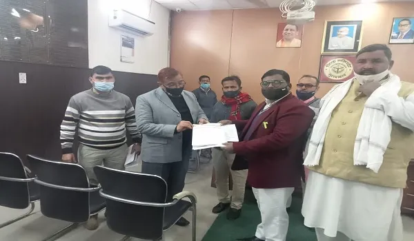 मुरादाबाद : लेखपाल व प्रधान पति पर मुकदमा दर्ज कराने की मांग