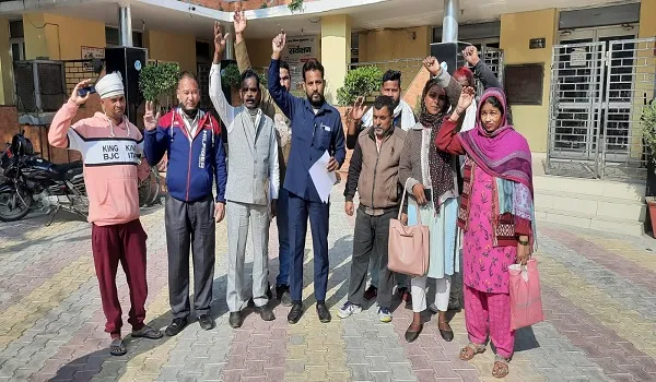 मुरादाबाद : मांगें पूरी न होने के विरोध में किया प्रदर्शन, नगर आयुक्त से भेंट कर सौंपा ज्ञापन