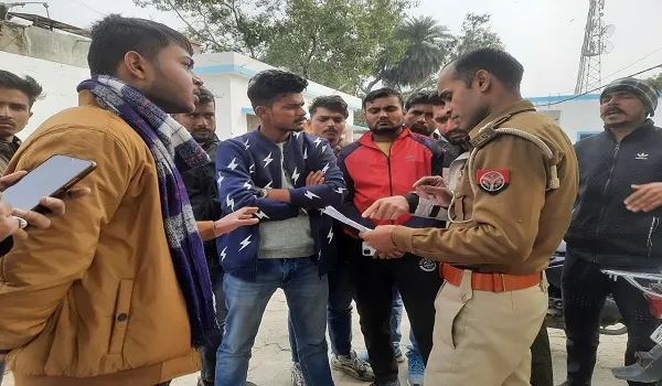 मुरादाबाद: रेस्टोरेंट में युवती के साथ बैठा देख भड़के युवकों ने छात्र को दौड़ा-दौड़ा कर पीटा