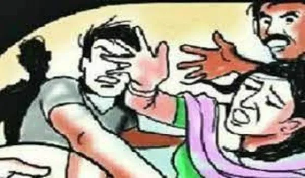 मुरादाबाद : महिला पूर्व पार्षद से घर में घुसकर मारपीट