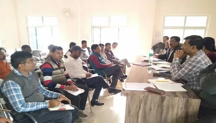 रायबरेली: ऊंचाहार के 27 गांवों में हांफ रही मनरेगा, डीसी ने लगाई फटकार
