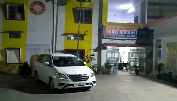 बाराबंकी: आरपीएफ इंस्पेक्टर व सिपाही को वसूली करते रंगे हाथ सीबीआई ने दबोचा