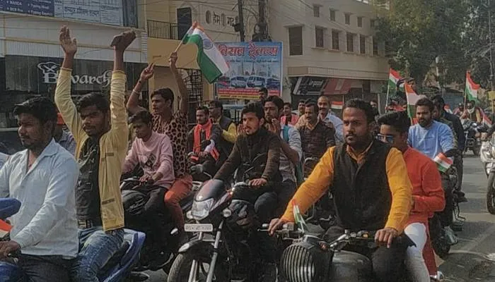हरदोई: अमृत महोत्सव के तहत नगर में निकाली गई तिरंगा यात्रा
