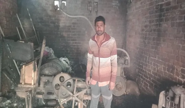 अमरोहा : शॉर्ट सर्किट से रूई कारखाने में लगी आग, लाखों का नुकसान