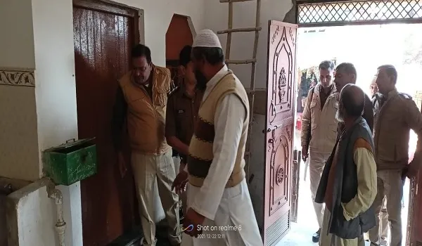 बिजनौर : मस्जिद से 30 हजार की नगदी चोरी, मौके पर मिला त्रिशूल