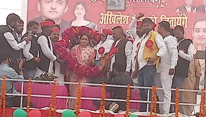 अमेठी: मलिक मोहम्मद जायसी की सरजमीं पर अपर्णा यादव ने की जनसभा, दिया ये बड़ा संकेत