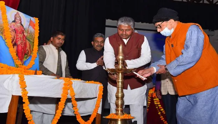 संविधान का पुनरावलोकन होना चाहिए : अच्युतानंद मिश्र