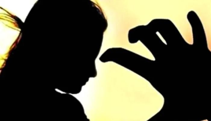 सीतापुर: आशिक मिजाज युवक ने सरेराह युवती से की छेड़खानी, जानें फिर क्या हुआ?