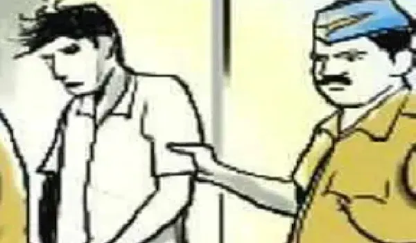 मुरादाबाद : ट्रेन में चोरी करते पकड़ा गया रेलवे का गार्ड