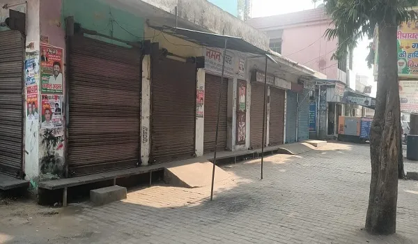 अमरोहा : जन विश्वास यात्रा की सुरक्षा की दृष्टि से बाजार को कराया गया बंद