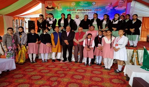 मुरादाबाद : छात्राओं ने दिया पर्यावरण संरक्षण का संदेश