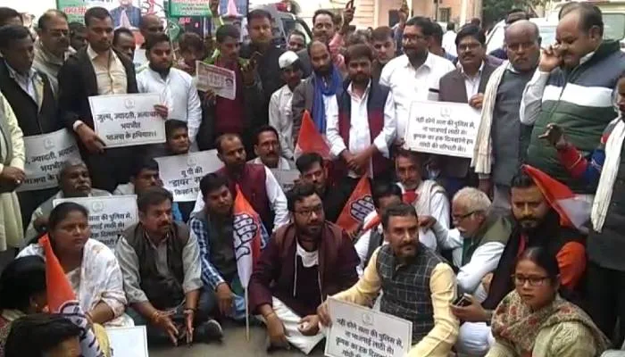 किसानों को खाद की आपूर्ति कराए प्रशासन: उत्कर्ष अवस्थी