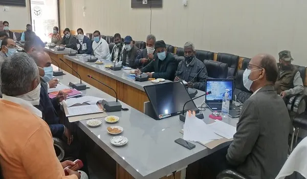 बिजनौर : डीएम ने दिए निर्देश, सहकारी चीनी मिल में स्टॉल लगाकर बेची जाए चीनी