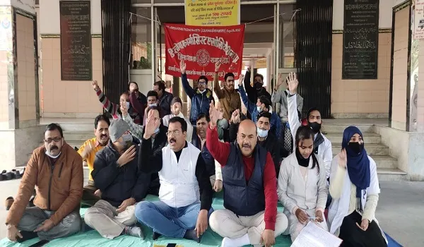 रामपुर : मांगे पूरी न होने पर पूर्ण कार्य बहिष्कार करेंगे फार्मासिस्ट
