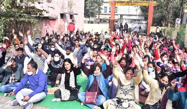 मुरादाबाद : कार्य बहिष्कार से कोविड टीकाकरण भी प्रभावित, इलाज पर असर