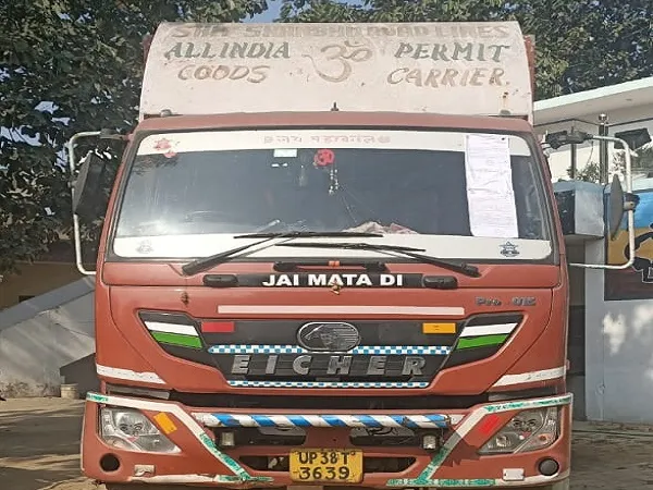 मुरादाबाद : दूसरे वाहन के नंबर पर चल रहे कंटेनर में आ रही थी शराब