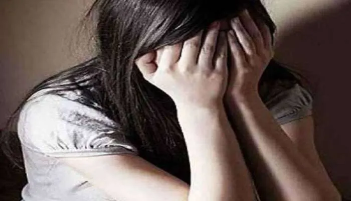 हरदोई: किशोरी के हाथ पैर बांधकर दो युवकों ने किया सामूहिक दुष्कर्म