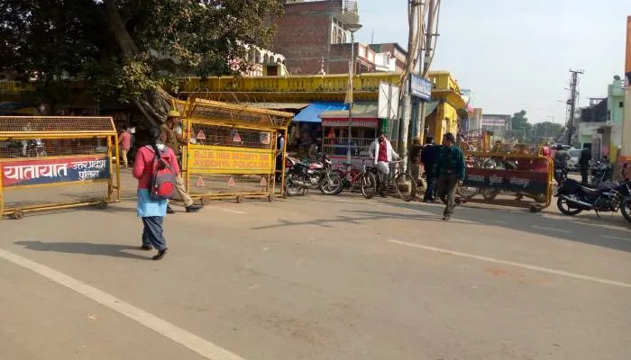 अयोध्या: पुलिस प्रशासन का तुगलकी फरमान, उदया चौराहे पर रोका ट्रैफिक