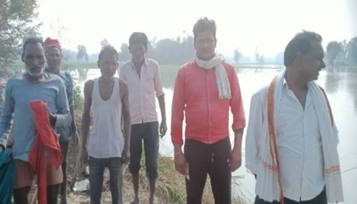 बाराबंकी: नहर कटने से किसानों की सैकड़ों बीघा फसल जलमग्न