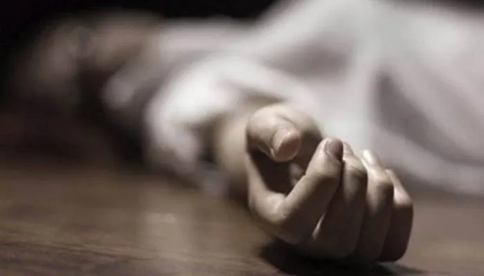 हरदोई: कब्रगाह बना मकान….सीढ़ियों के मलबे में दबकर महिला की मौत