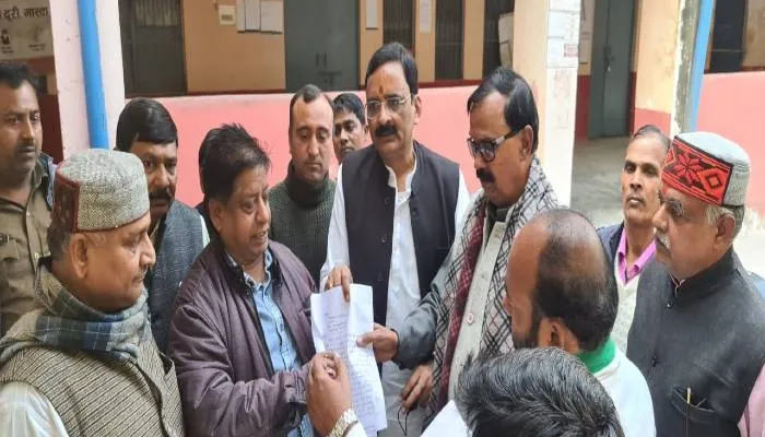रायबरेली: अटल प्रतिमा स्थापना का कांग्रेसियों ने किया विरोध, एसडीएम को सौंपा ज्ञापन