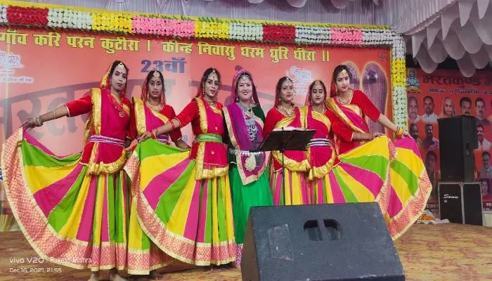 अयोध्या: भरतकुंड महोत्सव में दूसरे दिन बच्चों ने दिखाई प्रतिभा, छात्राओं ने बटोरी वाहवाही