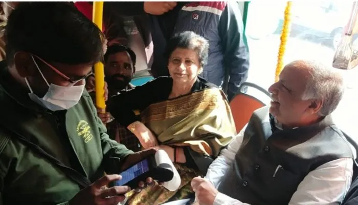 छह रूटों पर शुरू हुआ 57 इलेक्ट्रिक बसों का संचालन, नगर विकास मंत्री ने दिखाई हरी झंडी