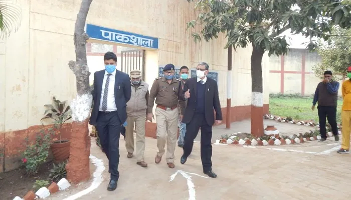 हरदोई: जिला जज सुरेन्द्र कुमार सिंह ने कारागार का किया निरीक्षण, दिए ये निर्देश