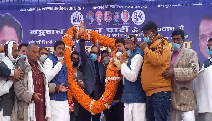 अयोध्या: सतीश मिश्रा ने सपा-भाजपा पर बोला हमला, कहा- ब्राह्मण समाज बुलडोजर से डरने वाला नहीं