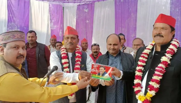 लोकतंत्र की रक्षा के लिये सपा सरकार बनना जरूरी : राकेश वर्मा