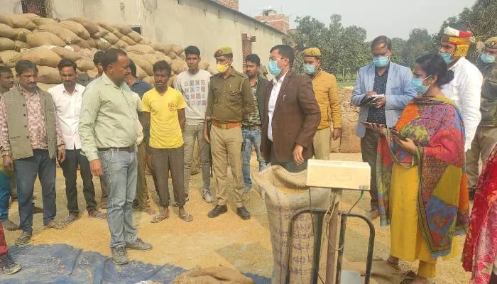 अमेठी: सेमरौता धान क्रय केंद्र का जिलाधिकारी ने किया स्थलीय निरीक्षण, दिया ये निर्देश