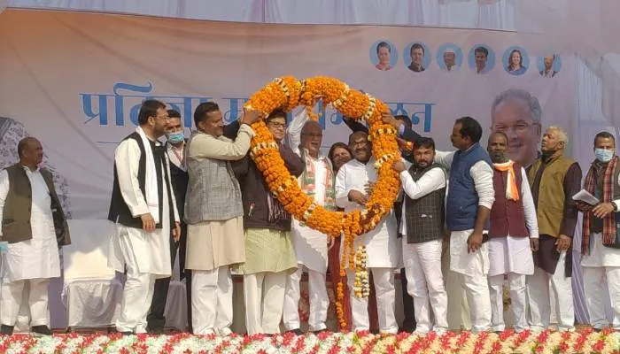 अधिकारी और नेता अयोध्या में कर रहे भ्रष्टाचार: भूपेश बघेल