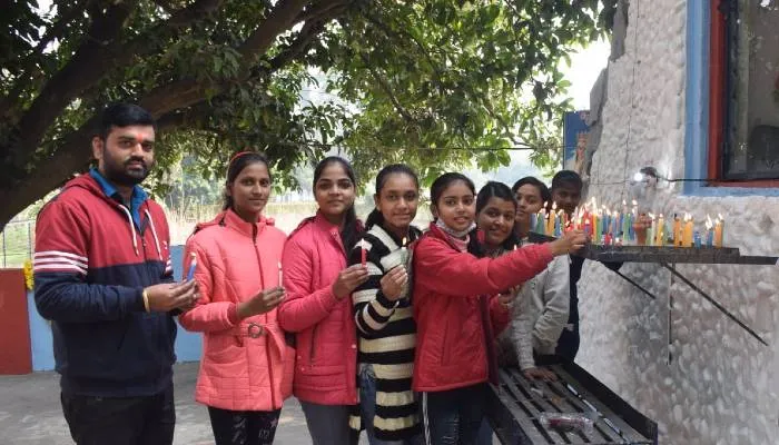 अयोध्या: राम नगरी में भी रही क्रिसमस की धूम