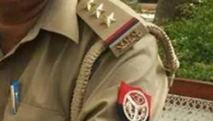 सीतापुर: स्कूल के बाहर रहता है मनचलों का जमावड़ा, प्रबंधक ने पुलिस से की शिकायत