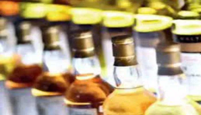 सीतापुर: आबकारी विभाग ने अवैध शराब को लेकर कई ठिकानों पर की छापेमारी