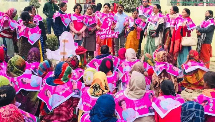 सीतापुर: कांग्रेस ने निकाली “लड़की हूं लड़ सकती हूं” शक्ति यात्रा