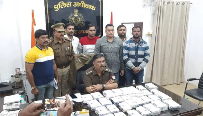कानपुर: पुलिस ने पकड़ा अंतरराष्ट्रीय मोबाइल चोरों का गैंग, 3 गिरफ्तार, 61 मोबाइल बरामद