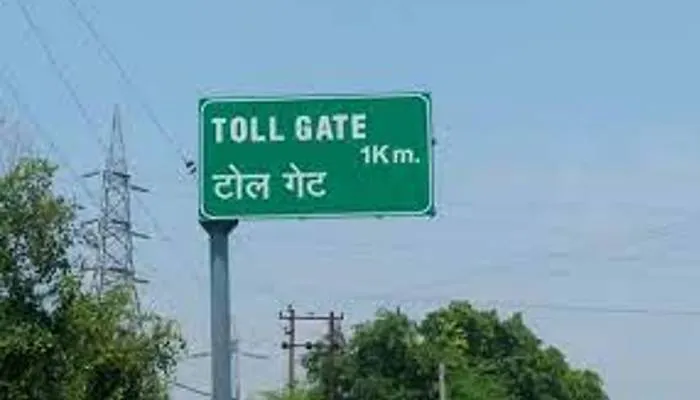 मिर्जापुर: कमिश्नर ने टोल प्लाजा का किया निरीक्षण, दिए ये निर्देश