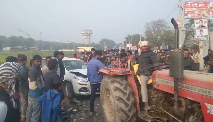 बड़ी खबर: रायबरेली में स्कूली वैन और कार में आमने सामने हुई टक्कर, आठ बच्चों समेत दस घायल