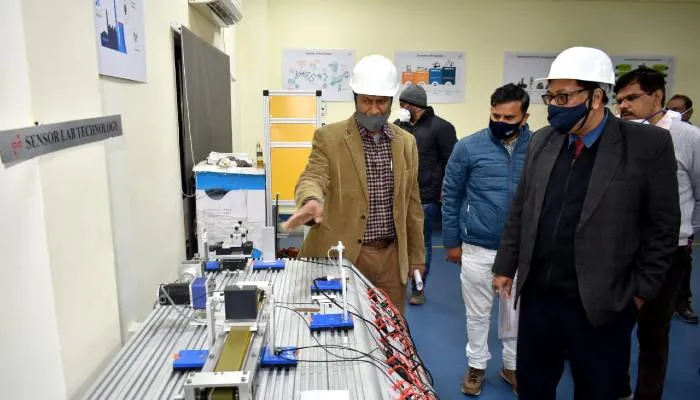 रायबरेलीः आरसीएफ कपूरथला के महाप्रबंधक ने किया रेल कोच का किया निरीक्षण
