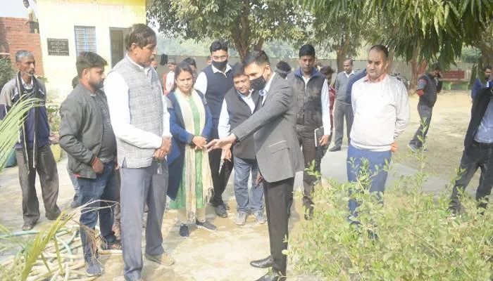 कानपुर: डीएम ने सरसौल विकास खंड के मॉडल विद्यालयों का किया निरीक्षण, जानें क्या कहा?