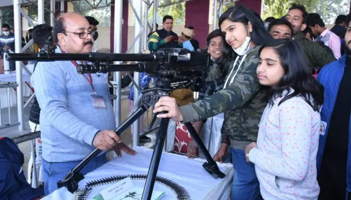 कानपुर: लाइट मशीन गन से नहीं बच पाएंगे आतंकी, एक मिनट में करती है 700 राउंड फायर