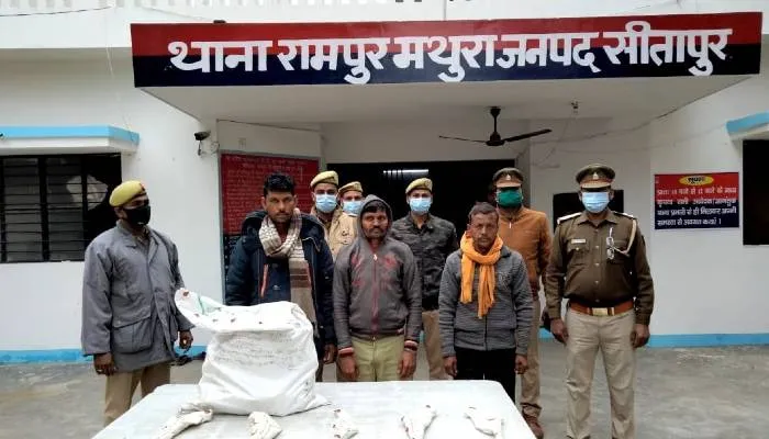 सीतापुर: पुलिस ने अवैध असलहा फैक्ट्री का किया भंडाफोड़, तीन गिरफ्तार