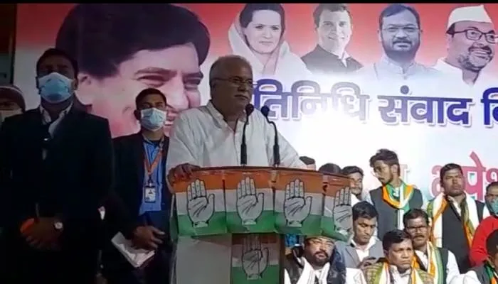 कांग्रेस की सरकार बनाएं और निषाद समुदाय को सभी सुविधा दिलाएं : भूपेश बघेल