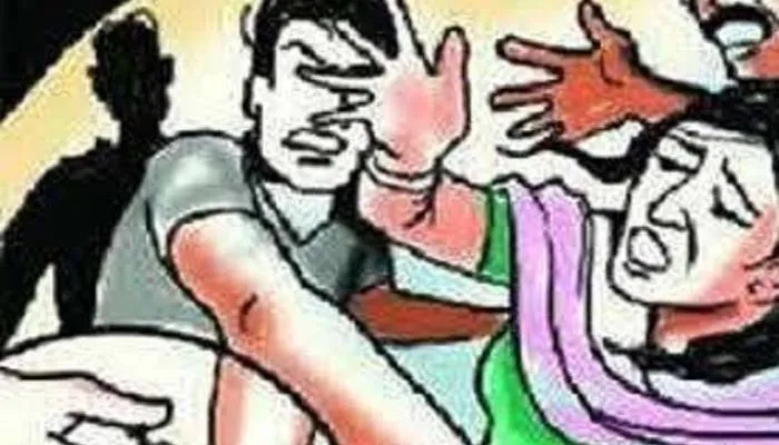 सीतापुर: दबंगों ने घर में घुस कर महिलाओं को पीटा, पीड़ित ने एसपी से की कार्यवाही की मांग